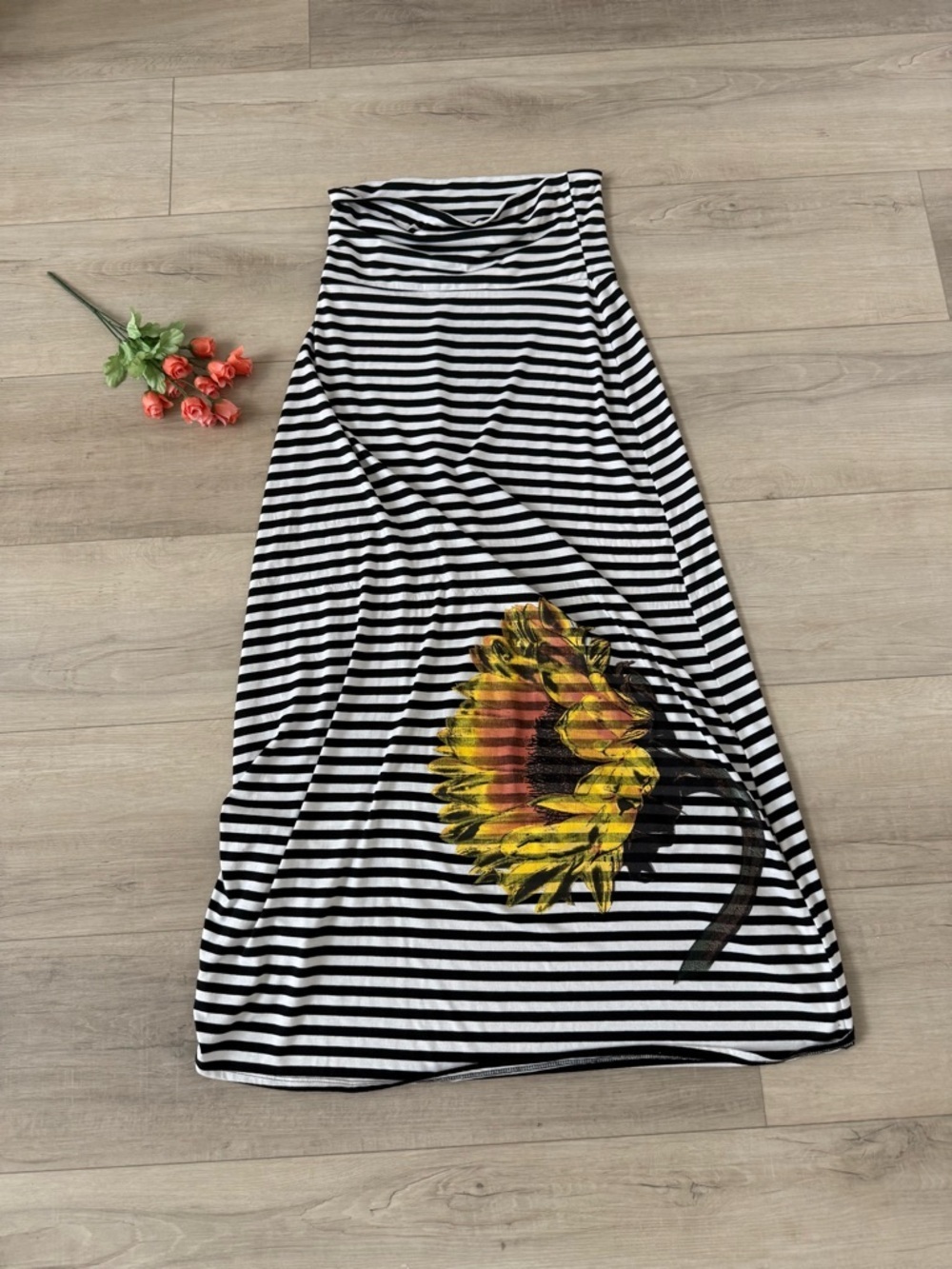 Women’s sunflower tube dress, black and white striped long dress